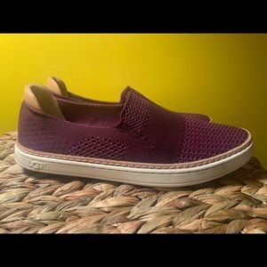 UGG Sammy Slip-On Sneaker size 7